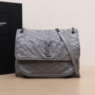 SAINT LAURENT Niki大號32灰色牛皮灰扣肩背包