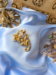 AVON金色五瓣花別針/胸針/vintage美國西洋古董飾品