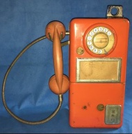 早期紅色轉盤式投幣式電話 61年 W-5-A3