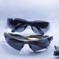 [Scratched - SEE DESCRIPTION CAREFULLY - Avoid returns] Japanese 2Hand sports sunglasses - GK150826-
