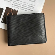 ::LOUIS VUITTON:: LV 黑色EPI水波紋皮革短夾 皮夾