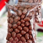 Cashew chocolate cashew chocolate/ filled with cashew nuts 250 grams cashew chocolate/