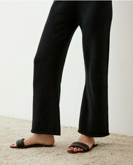 knitCircle - JUNE CARTER (4 สี) knitCircle x Junejune กางเกงไหมพรม ลายทอเรียบ ปลายขาบาน เนื้อผ้านุ่ม