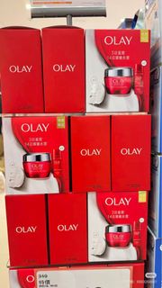 OLAY玉蘭油香港限定護膚套裝，包含1瓶超紅瓶面霜+2瓶勝肽精華+2片面膜