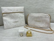 Chanel beauty贈品燙金絨絲質(白金色)化妝袋包安裝連鏈套裝