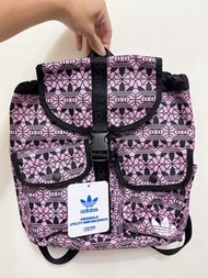 🌸包包🌸 Adidas 愛迪達 後背包 尼龍 滿版 薰衣草紫 三葉草 背包 全新 正品 正版