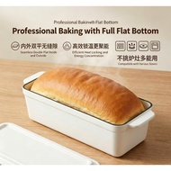 Cast iron Dutch oven with lid, suitable for baking bread. Green bread oven, suitable for baking sour
