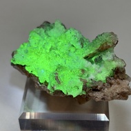 納米比亞玉滴石共生黑碧璽礦物標本 螢光礦物