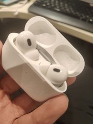 Not Apple Airpods ，無品牌藍牙耳機，正常運作