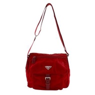 二手 Prada 紅色尼龍單肩包，附 A5 肩帶和肩帶。