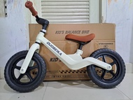 จักรยานขาไถ DS 12"14นิ้วจักรยานทรงตัวเด็ก เฟรมไนลอนไฟเบอร์กลาส PA6+GF รถขาไถน้ำหนักเบาสุด ทนทานมาก ว