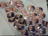 襟章 ： 椎名真昼 / 椎名真晝 （關於我在無意間被隔壁的天使變成廢柴這件事）