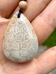 水滴型珊瑚玉中國結吊墜