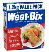 澳洲直送🇭🇲Sanitarium Weet-Bix（新康利）低脂全麥片 1.2kg😍 是一款來自澳洲的經典全穀物早餐選擇💛該產品以 97% 全麥 製成👍呈現獨特的餅乾塊狀😊主打高纖💙低糖💜低脂肪💚並富