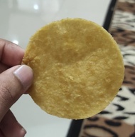 Kerupuk Gendar atau Kerupuk Puli renyah 1kg mentah digoreng dahulu sebelum dimakan cocok buat tamba