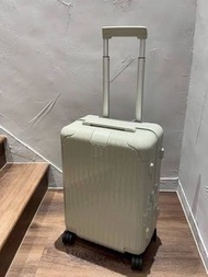 rimowa essential cabin hand carry size 21