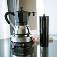 (สีดำ) Kamping ชุดเตาไฟฟ้า 500W + กาต้มกาแฟ มอคค่าพอท ฐานสแตนเลส Moka Pot (4cup/200ml)+เครื่องบดมือห