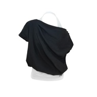 ELEVEN SLEEP | เสื้อยืดผู้หญิง แบบไหล่ไม่เท่ากัน สีดำ