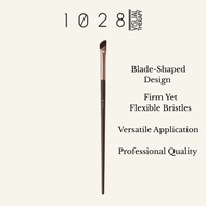 1028 ARTISAN Blade-Shaped Eye Liner Brush E25 | Precise Liquid & Gel Eyeliner Application | Professi