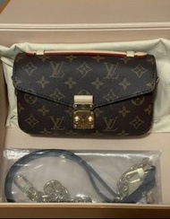 LV Pochette Métis East West 手袋