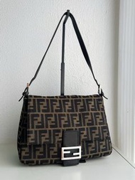 FENDI 老花大法棍 肩背包