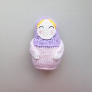 俄羅斯套娃玩具針織圖案。 PDF格式。俄羅斯娃娃編織