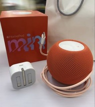 Apple HomePod mini 小巧且功能全面的智能喇叭 *99% 新（幾乎全新、僅開箱試機）*  • 360 度音場：配備全音域驅動器與雙被動式輻射裝置，透過運算音訊實時調音。 • ⁠智慧助理