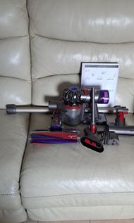 Dyson  v8