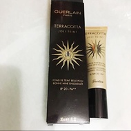 Guerlain terracotta beautifying foundation Sunkissed healthy glow Spf 20 pa++