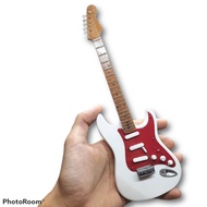 MERAH Fender stratocaster white red guitar miniature