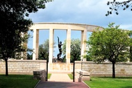 Normandy D-Day Battlefields and Landing Beaches Tour dari Paris