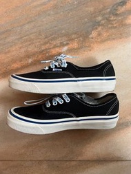 Vans Vault 不常見款串標鞋帶，經典中帶有一點不平凡😂（jp24.5)