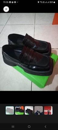 sepatu  pria wanita docmart  booth hitam preloved