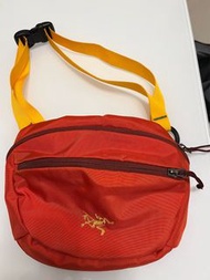Orange arc'teryx mantis 1 waist bag