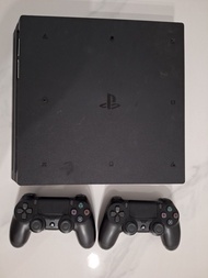 二手PS4 主機 (無hard disk) 及 手制兩個