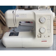 Heavy Duty sewing machines Can sew any kind of