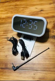 電子時鐘無線藍芽喇叭/收音機（附天線）Electronic clock wireless bluetooth speaker/radio (with antenna)