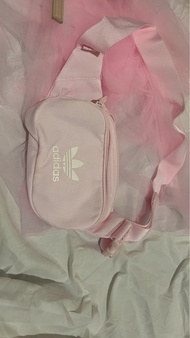 Adidas粉色腰包