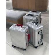 Rimowa 銀色行李箱