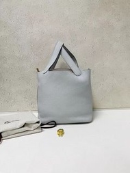 Hermes Picotin 22
Bleu Pâle x ghw