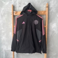 Black Inter Miami sports wind jacket with pink shoulder stripes 2023