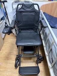 可折疊電動輪椅