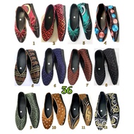 Size 36 Embroidered shoes