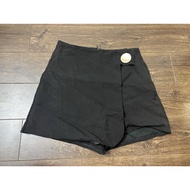 2hand. combo 2 Shorts M. q11