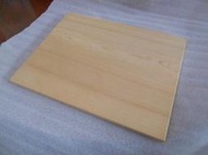 100%台灣檜木板尺寸30x23x1公分可訂做沒上漆味道濃郁特價出清請先詢問庫存(有時沒在店請先連絡以免白跑)