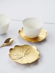 1入組創意奢華風格金屬蓮花形狀飲料杯墊帶金色浮雕藝術品，適合茶盤