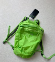 供應商突發活動！New！（回饋款包郵順豐）Arc'teryx Heliad 15 Backpack 熒光綠，男女同款。時尚耐用，輕盈好揹，具有防水功能。非常適合行山/短途旅行/日常出勤/學生書包，真正