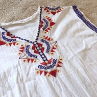 ‼️降‼️歐美風波西米亞幾何短袖刺繡純白棉麻度假長版上衣/小洋裝