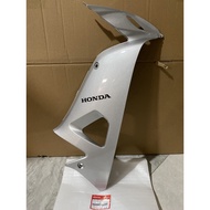 Cánh yếm trong bên phải WAVE A100 RS100 màu Bạc chính hãng Honda (64200-KWY-A00ZA)