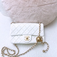 Chanel mini cf 20 白色金球斜挎包